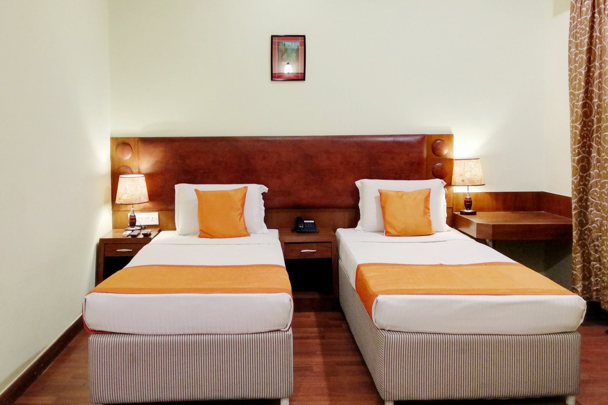 Oyo 9925 The Ocea International Hotel Бангалор Екстериор снимка