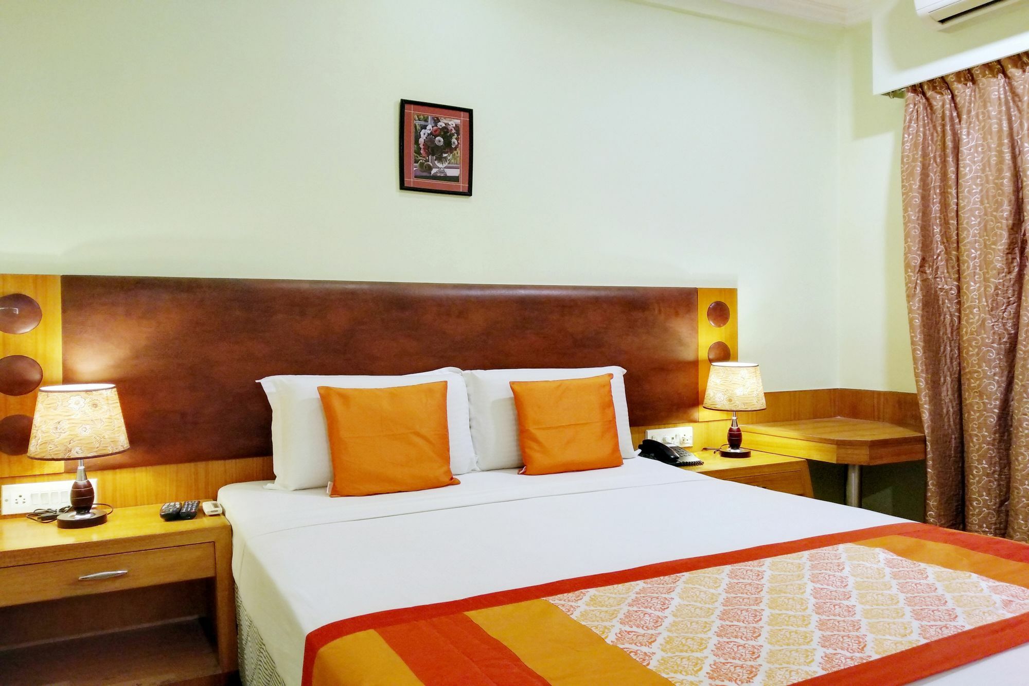 Oyo 9925 The Ocea International Hotel Бангалор Екстериор снимка