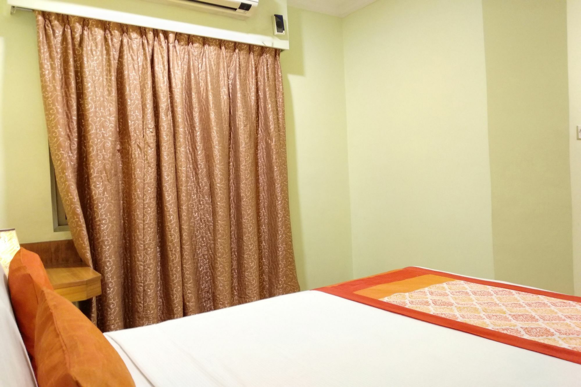 Oyo 9925 The Ocea International Hotel Бангалор Екстериор снимка